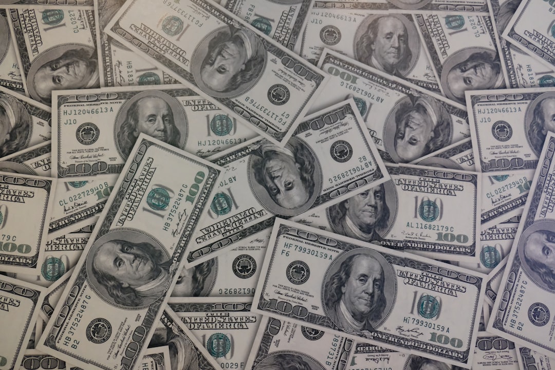 100-us-dollar-banknote-lot-xg88bydsdza